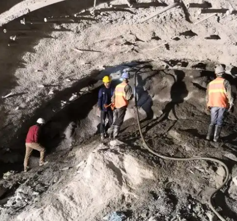 慈利拱顶带模注浆料的施工流程及注意事项